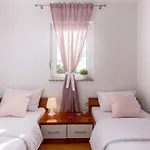 Apartamento Mit Balkon Und Meerblick By Interhome