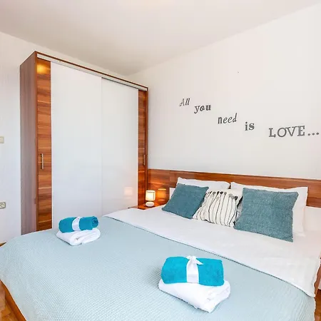 Mit Balkon Und Meerblick By Interhome Apartment Crikvenica
