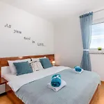 Mit Balkon Und Meerblick By Interhome *