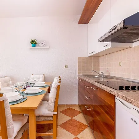 Mit Balkon Und Meerblick By Interhome Appartement Crikvenica
