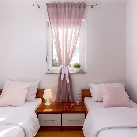 Apartman Mit Balkon Und Meerblick By Interhome