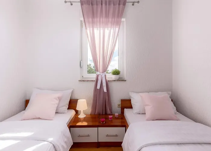 Apartamento Mit Balkon Und Meerblick By Interhome